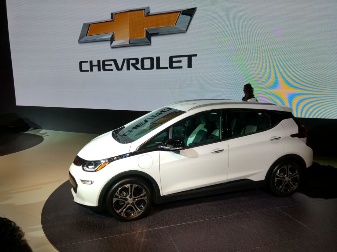 Veículos elétricos mostram que são tendência no Salão do Automóvel de São Paulo 2018: Chevrolet anunciou venda do Bolt durante a mostra