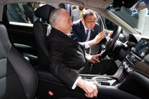 presidente temer assina rota 2030 no salao do automovel de sao paulo foto agencia brasil