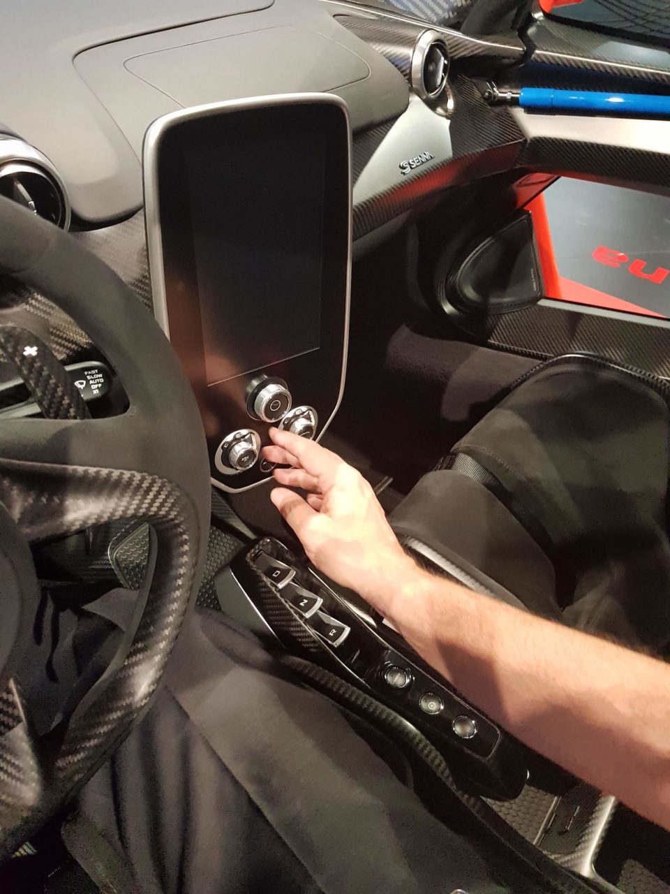 mclaren senna painel 1