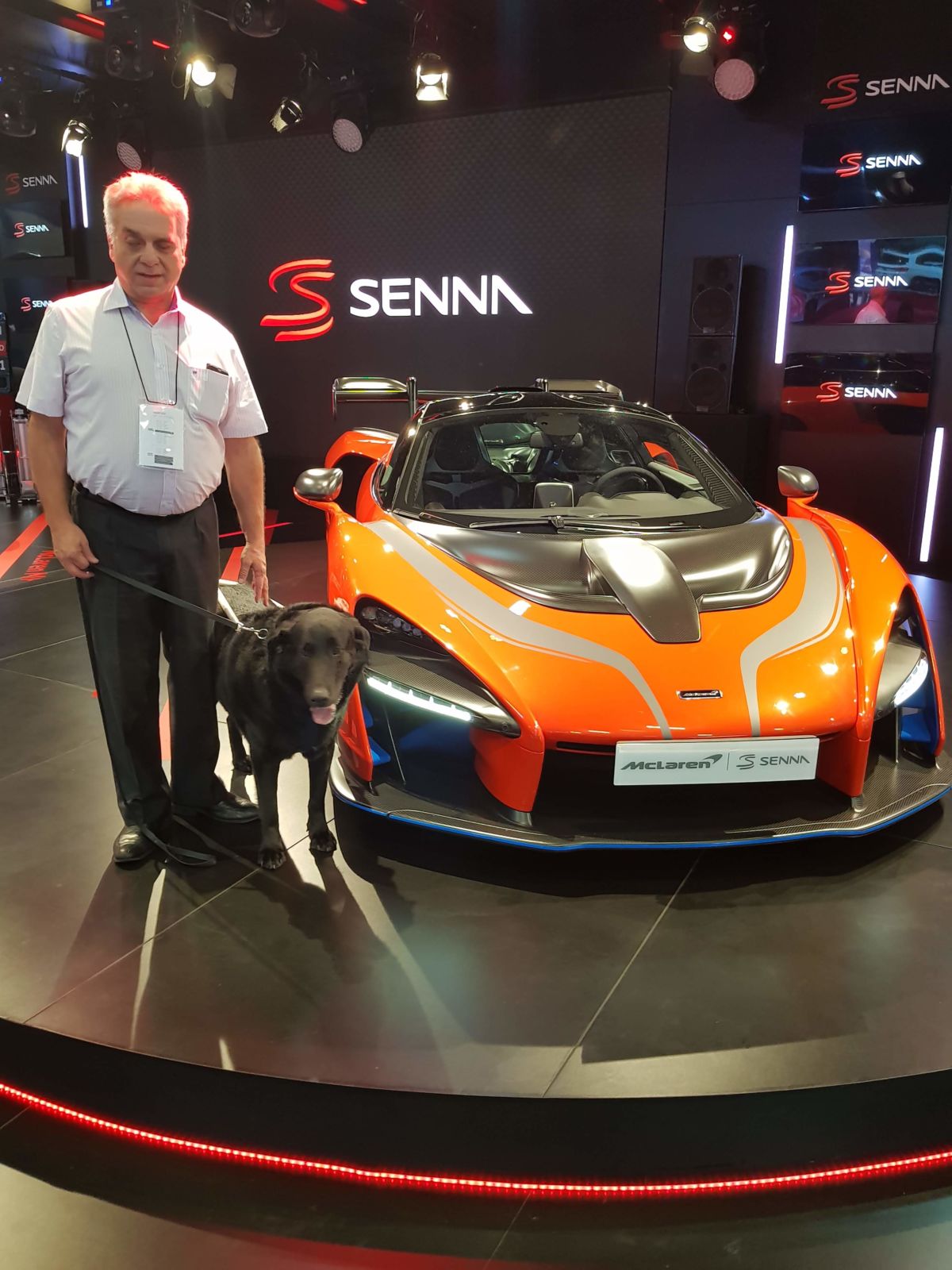 Luiz Alberto Melchert fez um test-drive sem dirigir o McLaren Senna exposto no Salão do Automóvel de São Paulo 2018