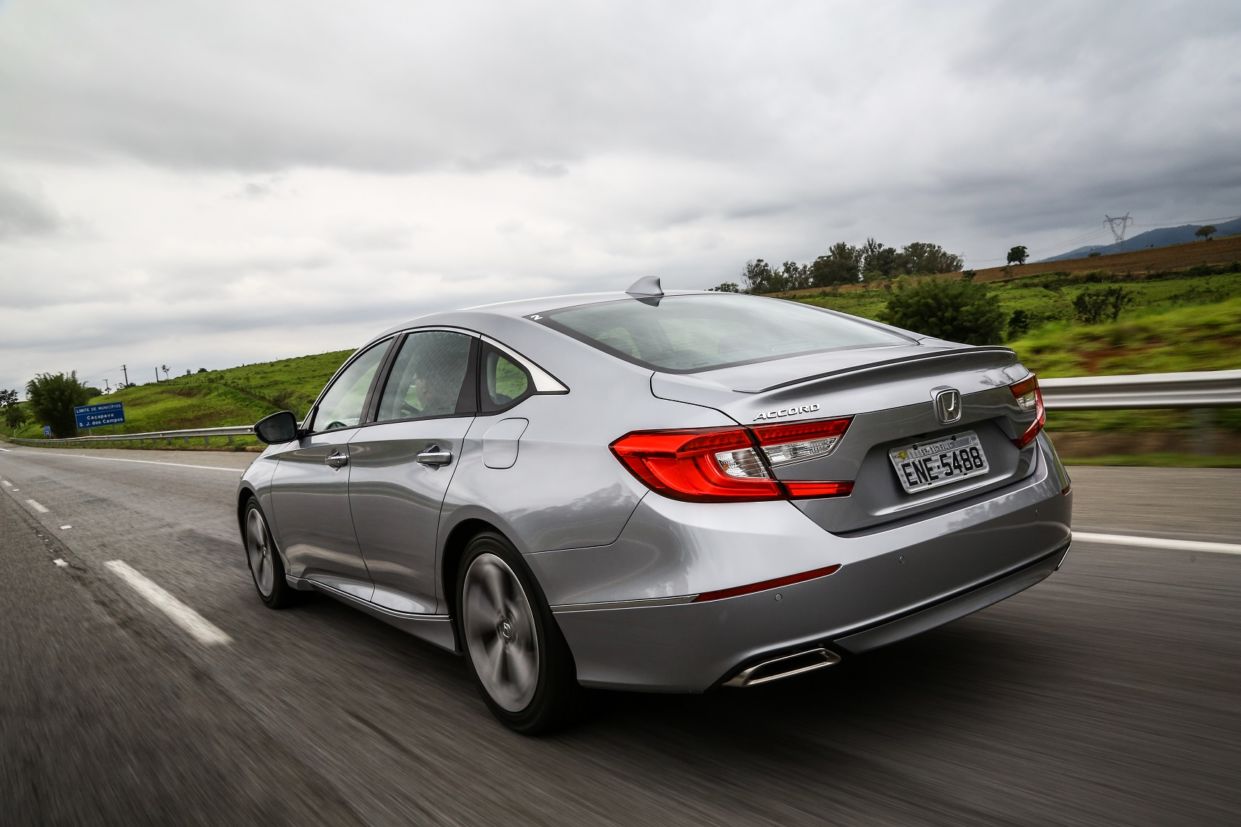 Totalmente reprojetado, Honda Accord trocou o motor V6 3.5 por um 2.0 turbo de quatro cilindros