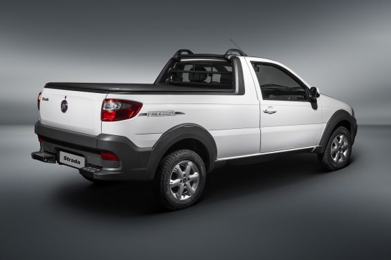 fiat strada freedom com cabine simples 2