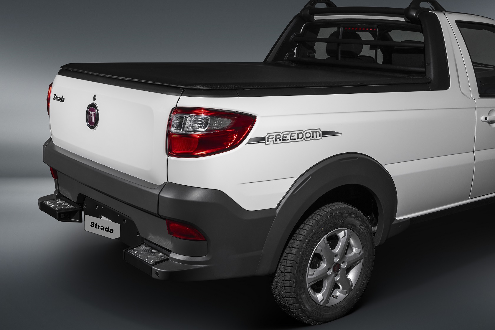 fiat strada freedom com cabine simples 4