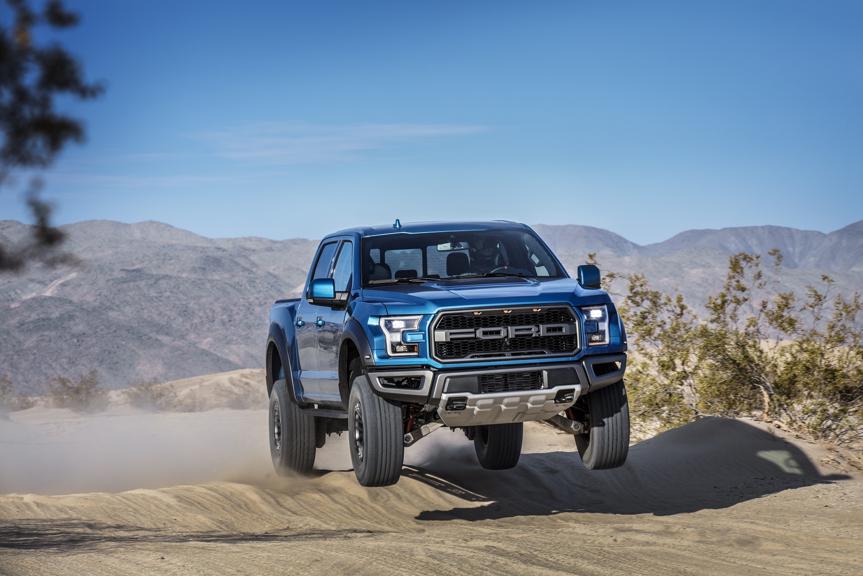 Ford Raptor é um verdadeiro gigante na terra capaz de vencer obstáculos quase intransponíveis