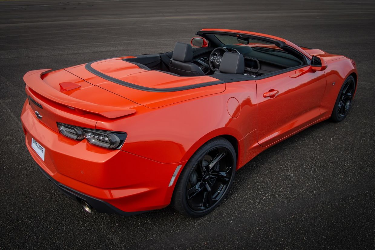 Chevrolet Camaro 2019 custa R$ 365.990 com carroceria conversível