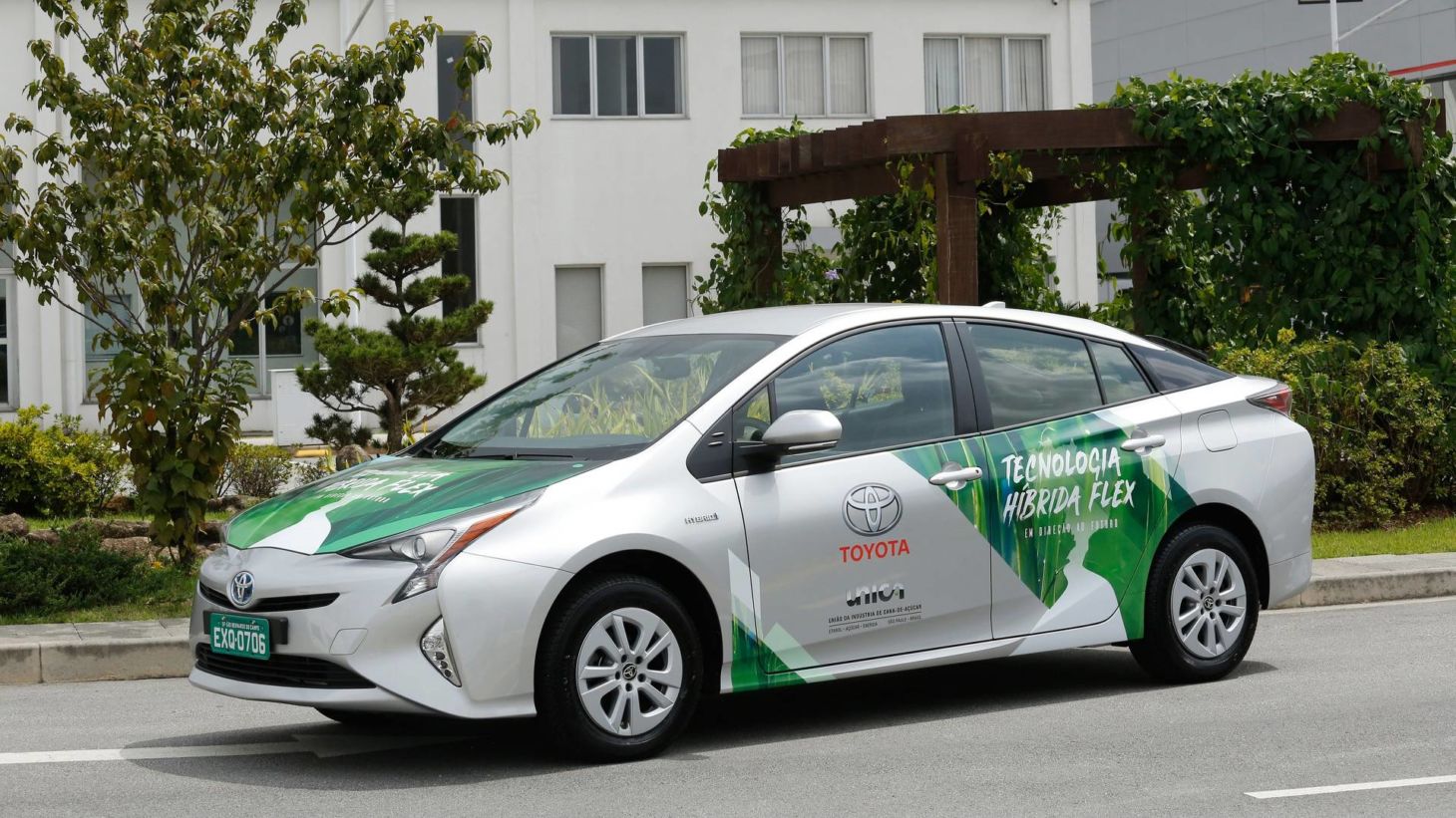 Em desenvolvimento há alguns anos, Toyota Prius Flex será revelado em solenidade em Brasília