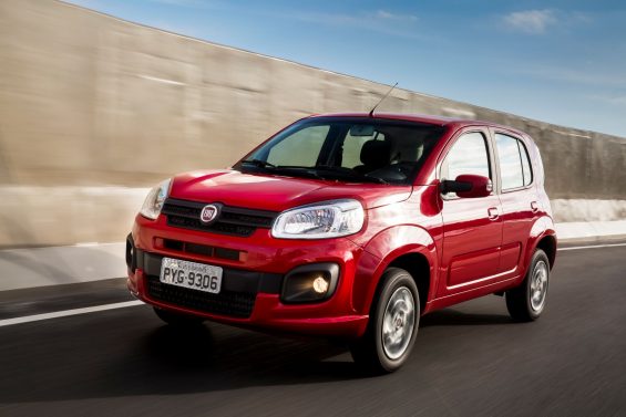 fiat uno drive vermelho de frente