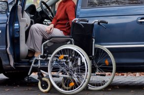 pcd carro deficiencia veiculo shutterstock