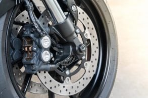 roda moto abs pneu shutterstock