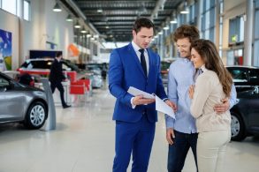 concessionaria vendas vendedor shutterstock1