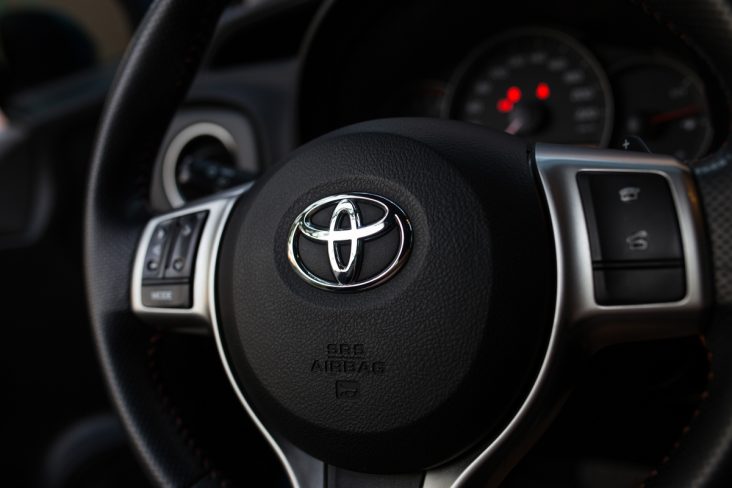 volante toyota airbag recall shutterstock