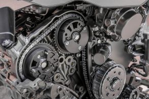 corrente metalica motor shutterstock 581710129