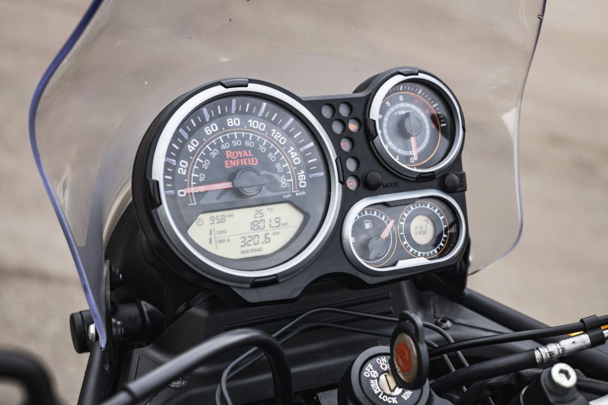 Royal Enfield Himalayan é feita para rodar no asfalto e na terra