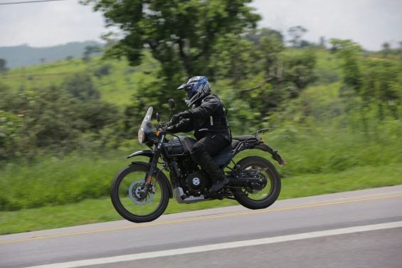 Royal Enfield Himalayan é feita para rodar no asfalto e na terra