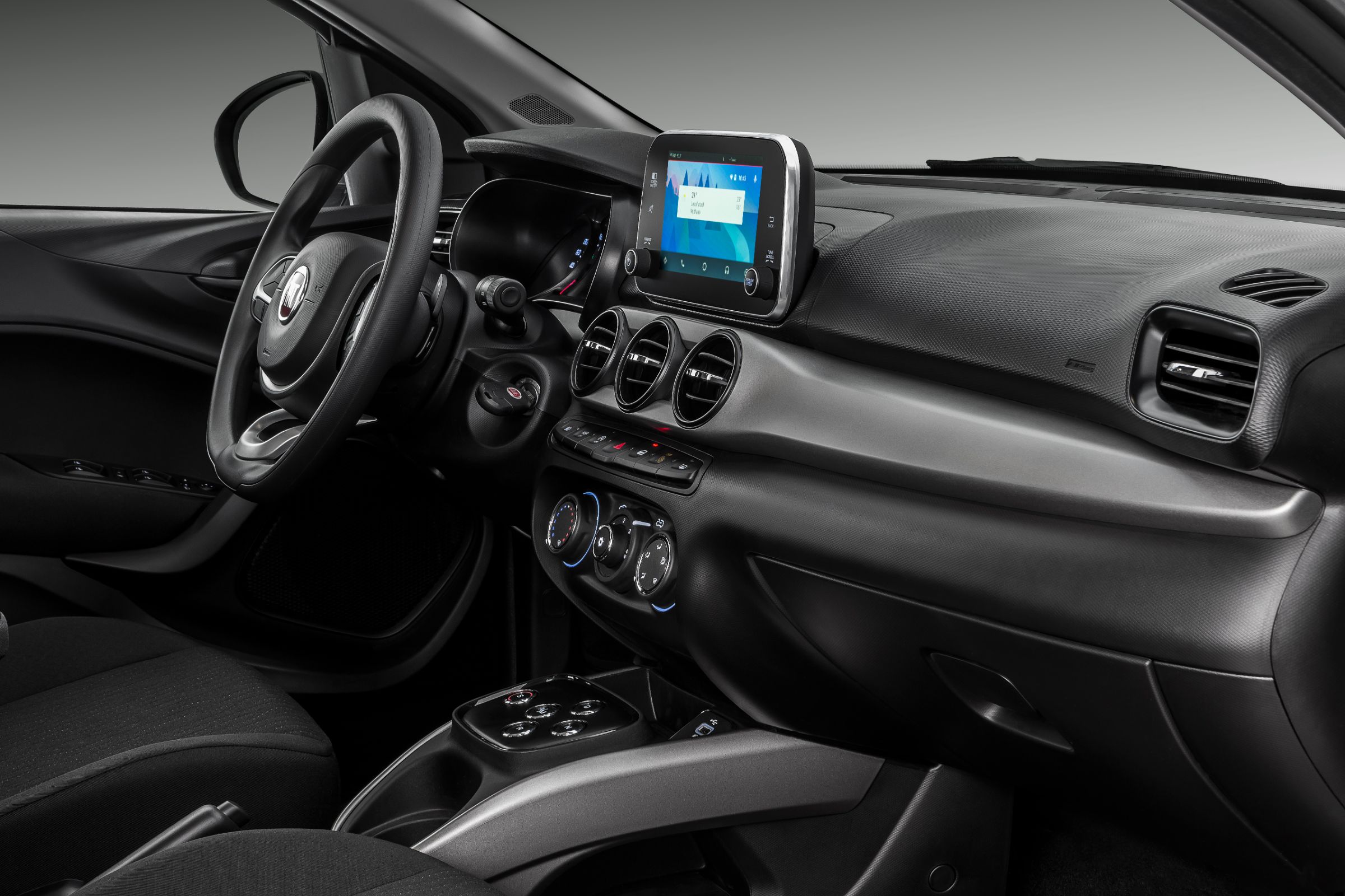 Fiat Cronos Drive 1.3 GSR tem bom acabamento interno