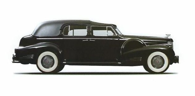 cadillac v16 limousine town car de 1938 fazia parte da frota do vaticano. a cardinal and pope pius xii used the car on many occasions nicola bulgari