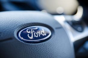 logo ford shutterstock