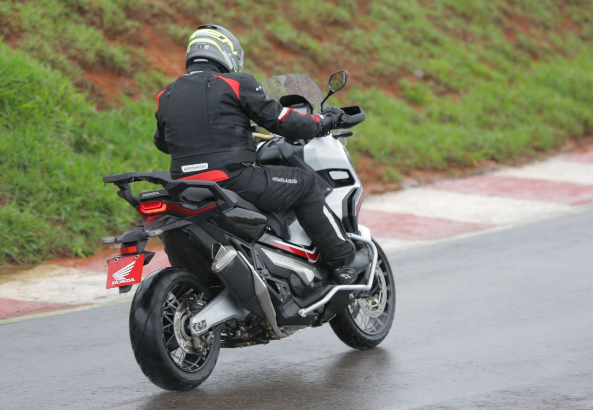 Honda X-ADV mistura a praticidade e conforto dos scooters, veículos essencialmente urbanos, com a versatilidade das motocicletas fora de estrada