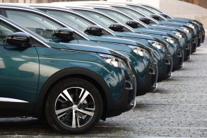 carro clonado peugeot 5008 shutterstock