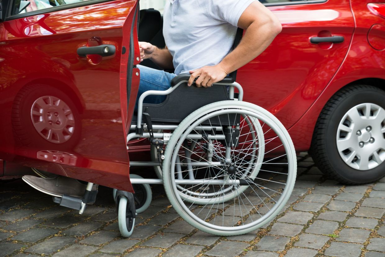 pessoas com deficiencia pcd shutterstock 2 carros para Pc