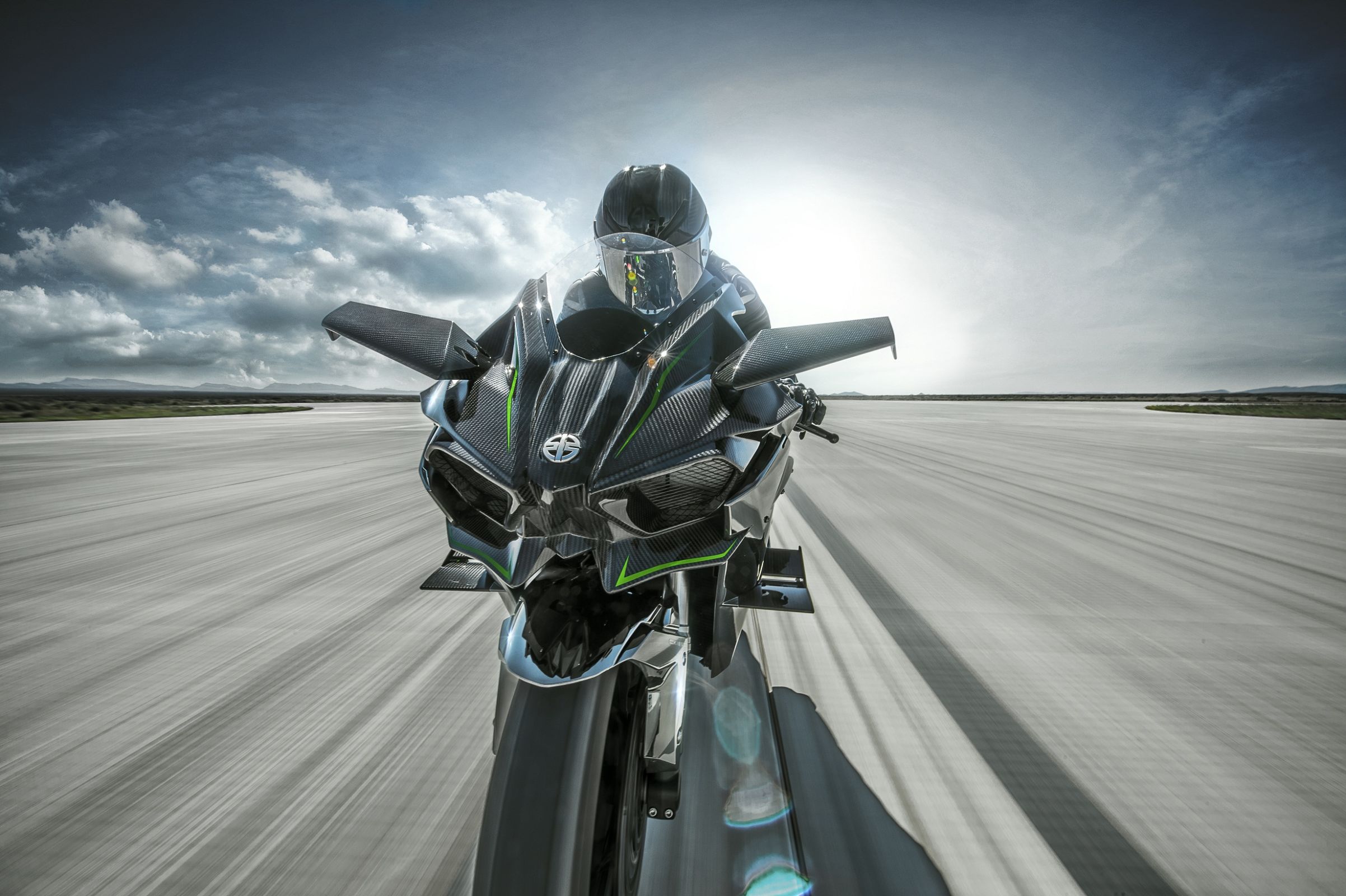 Kawasaki Ninja H2R: asas invertidas para downforce