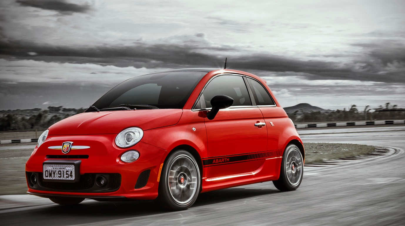 fiat 500 abarth Com a confirmação dos motores Firefly turbo na gama da Fiat, é um bom momento para relembrar esses modelos da italiana que marcaram época.