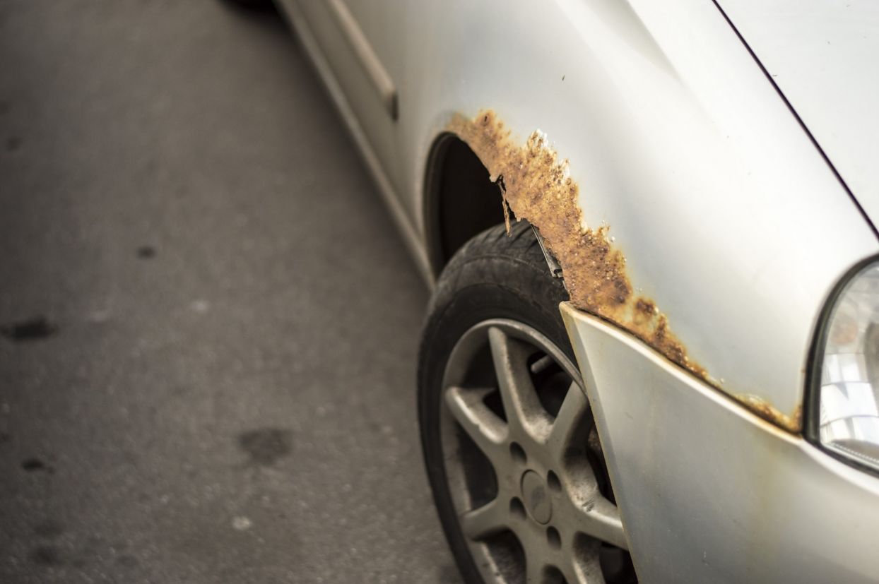 Muita gente ainda teme adquirir um carro com ferrugem em cidades de praia; porém, atualmente, esse problema já não assusta tanto