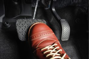 pedal freio pedais shutterstock 309171176