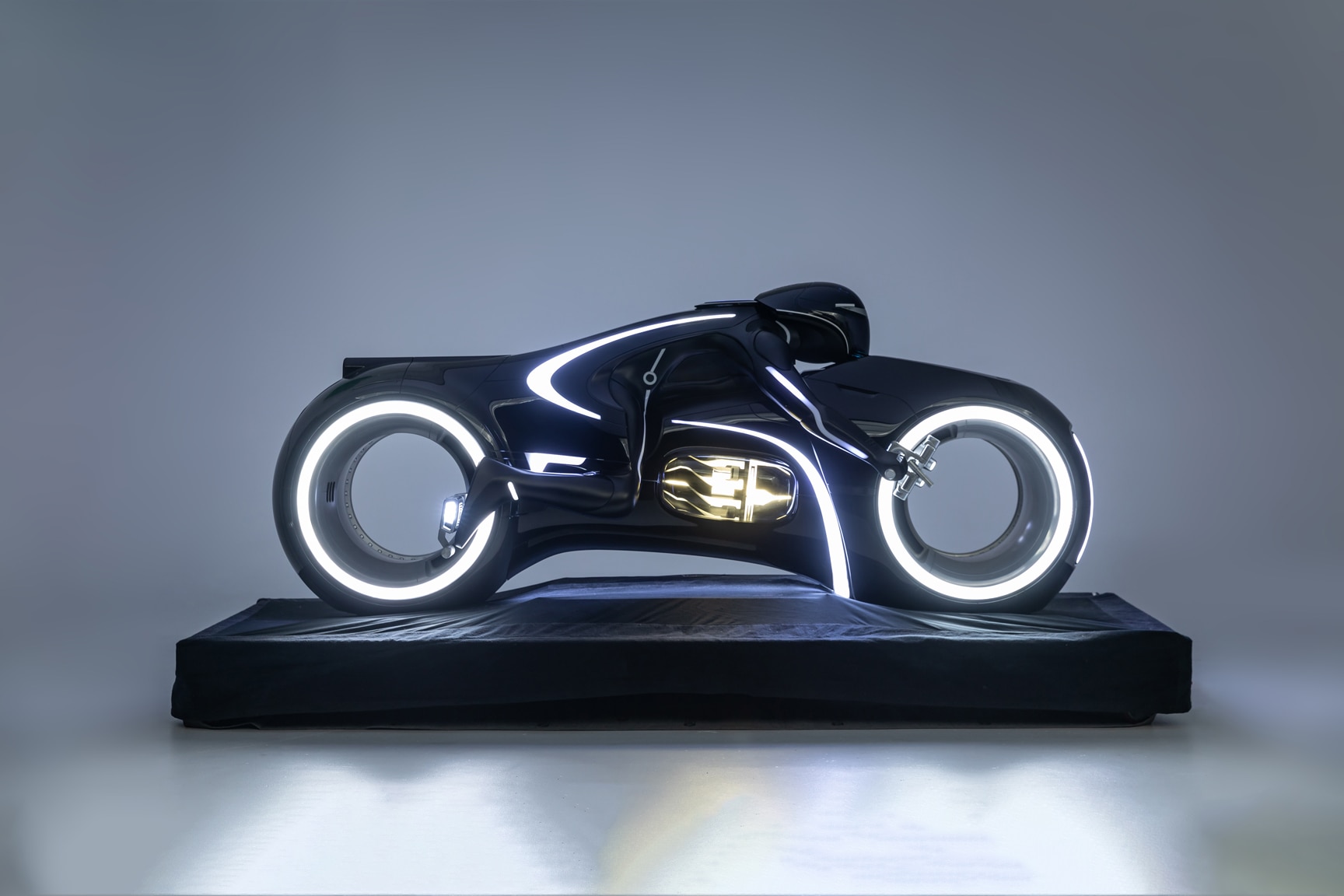 moto de tron lightcycle 2010