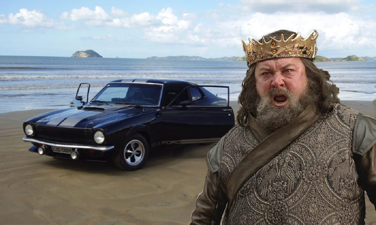Robert Baratheon é um Ford Maverick (Bárbara Angelo | AutoPapo). Transformamos reis, rainhas, anão, eunuco e companhia em carros enquanto aguardamos pelo episódio final de Game of Thrones.