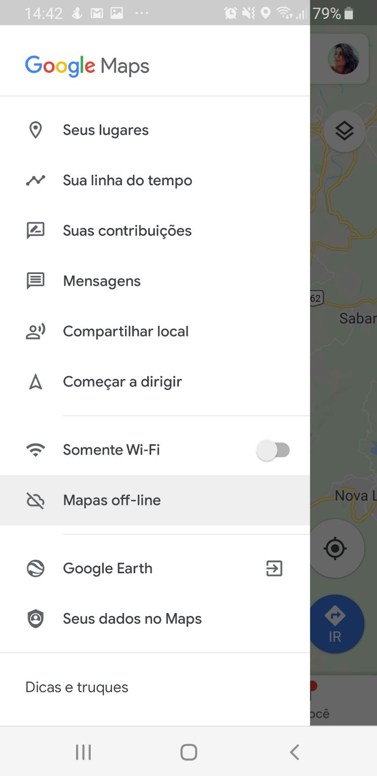 Para facilitar a vida dos motoristas, explicamos como traçar rotas no Google Maps, onde ativar mapas offline e quais são as demais funções úteis do app.