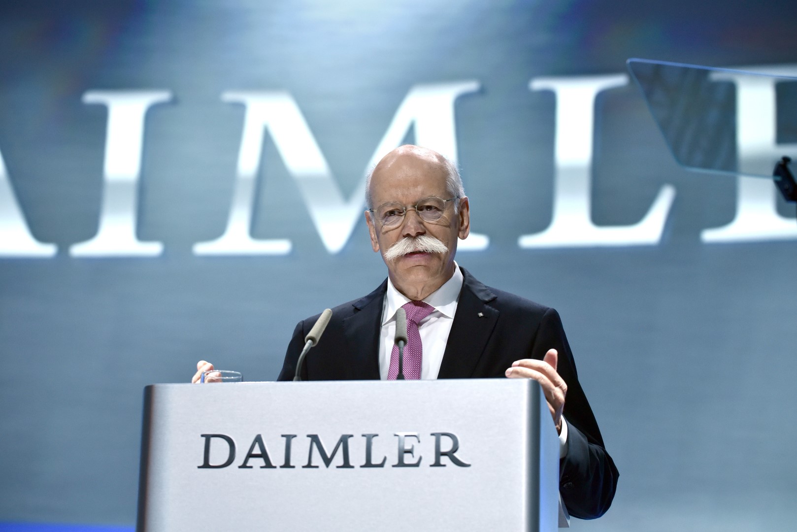 daimler mercedes benz ceo dieter zetsche