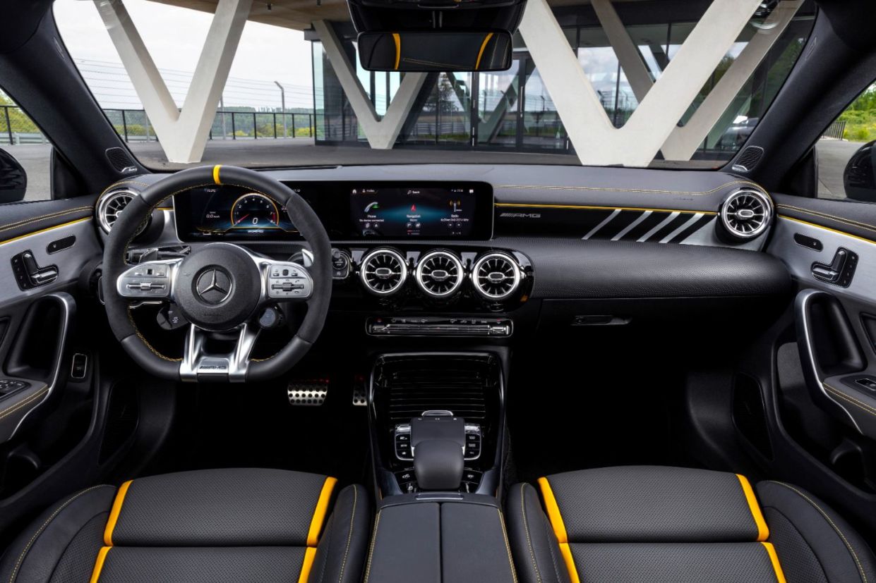 Mercedes apresentou os AMG A 45 S e CLA 45 S 2020. Esportivos chegam com o motor 2.0 produzido em série mais potente do mundo.