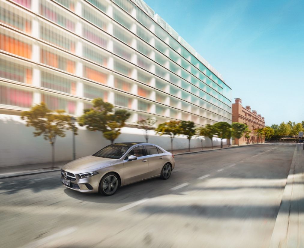 Mercedes-Benz acaba de iniciar as vendas do Classe A Sedan. Modelo chega com motorização 1.3 turbo capaz de entregar 163 cavalos de potência.