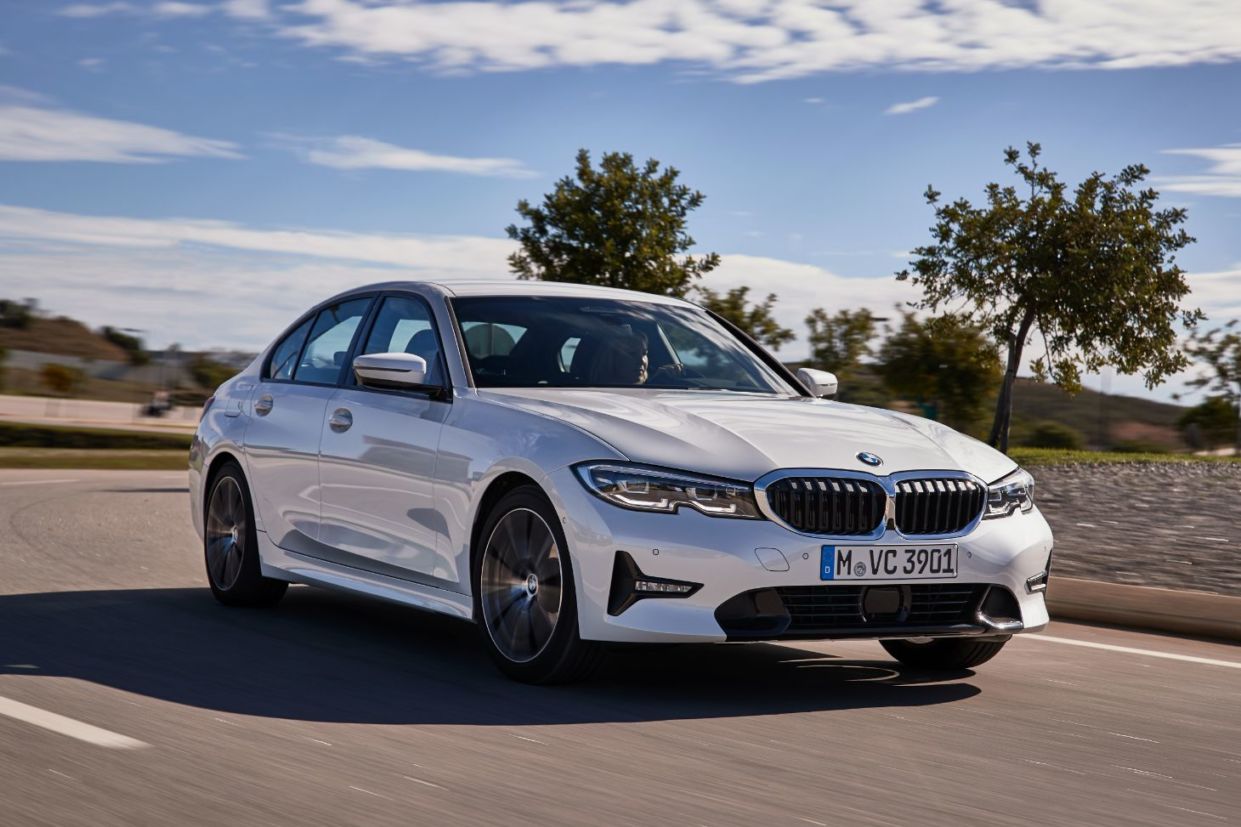 Nova geração do BMW 320i está confirmada para o Brasil. Primeiras unidades do modelo chegam importadas da Alemanha, mas haverá fabricação em Araquari (SC).