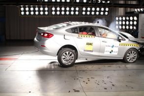 crash test chevrolet cruze 6 airbags