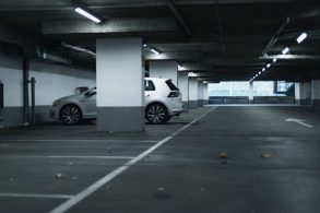 garagem shutterstock 517238899