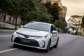 toyota corolla 2020 altis hibrido 11