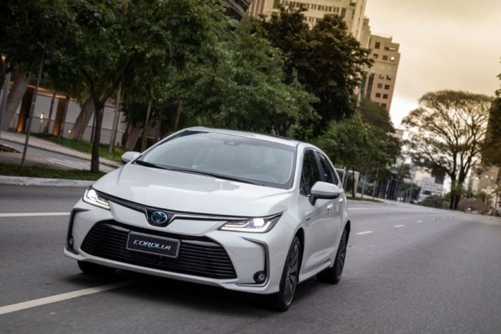 toyota corolla 2020 altis hibrido 11