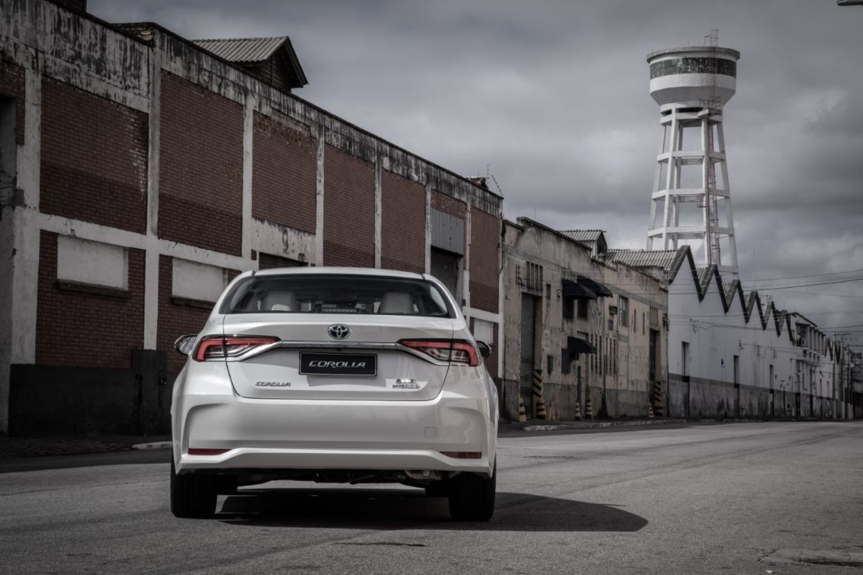 toyota corolla 2020 altis hibrido 26