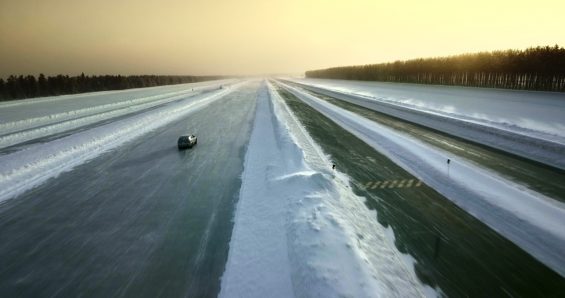 suv do mustang carro eletrico na neve