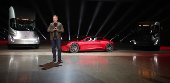 elon musk tesla caminhao semi esportivo roadster