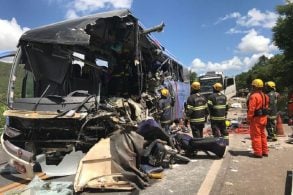 acidente de onibus corpo de bombeiros