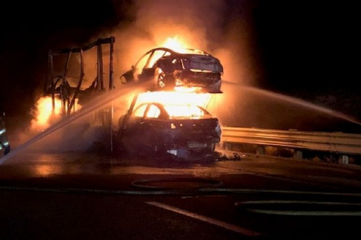 bombeiros carros tesla fogo