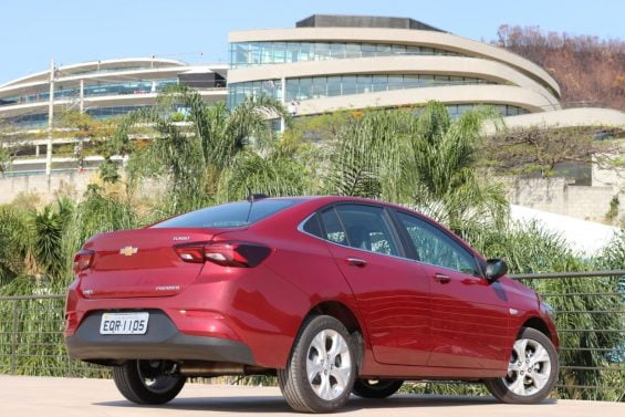 Longa Duração: central do Chevrolet Onix Plus ofusca o motorista à noite