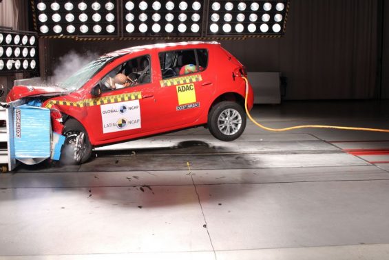 teste de impacto renault sandero e logan 9