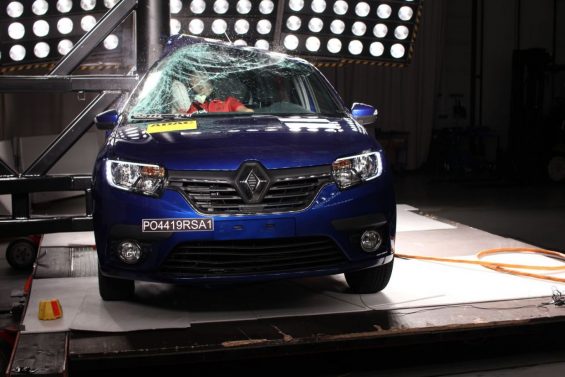 teste de impacto renault sandero e logan 17