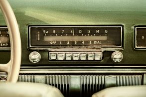 radio antigo shutterstock