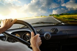 volante carro puxa puxando lado shutterstock 90110512