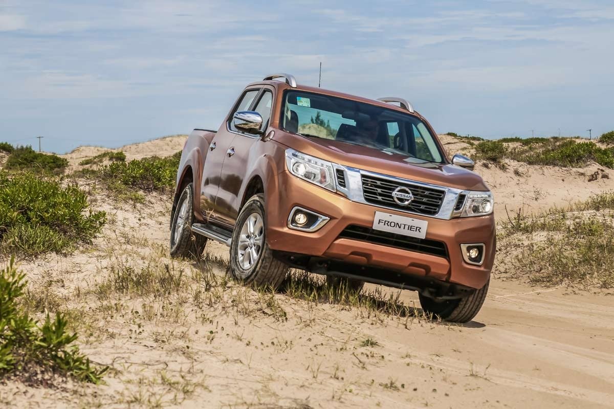 nissan frontier 2017 9 carros 4x4